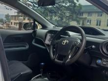 https://riyasewana.com/uploads/toyota-aqua-169155217906.jpg