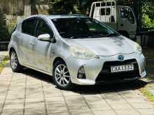 https://riyasewana.com/uploads/toyota-aqua-2012-138581612272.jpg