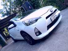 https://riyasewana.com/uploads/toyota-aqua-2012-1910294812352.jpg