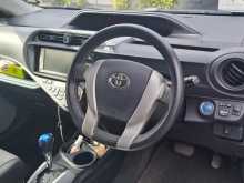 https://riyasewana.com/uploads/toyota-aqua-2012-210262712433.jpg