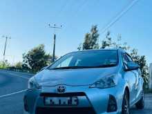 https://riyasewana.com/uploads/toyota-aqua-2012-218145912122.jpg