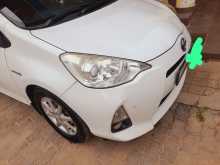 https://riyasewana.com/uploads/toyota-aqua-2012-221154212274.jpg