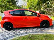 https://riyasewana.com/uploads/toyota-aqua-2012-2410523412703.jpg
