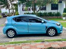 https://riyasewana.com/uploads/toyota-aqua-2012-2414393712124.jpg