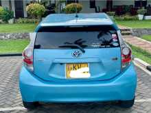 https://riyasewana.com/uploads/toyota-aqua-2012-2414393712253.jpg