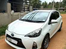 https://riyasewana.com/uploads/toyota-aqua-2012-316032512092.jpg