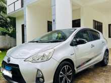 https://riyasewana.com/uploads/toyota-aqua-2012-319543812932.jpg