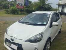 https://riyasewana.com/uploads/toyota-aqua-2012-423025312872.jpg