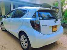 https://riyasewana.com/uploads/toyota-aqua-2013-1121492112513.jpg