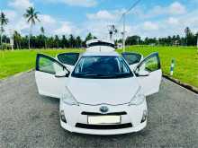 https://riyasewana.com/uploads/toyota-aqua-2013-1921410712253.jpg