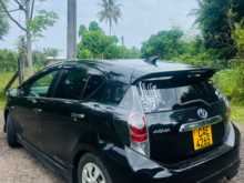 https://riyasewana.com/uploads/toyota-aqua-2013-199454512183.jpg
