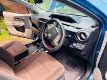 https://riyasewana.com/uploads/toyota-aqua-2013-2219391912844.jpg