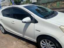 https://riyasewana.com/uploads/toyota-aqua-2013-2410201812412.jpg