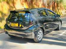 https://riyasewana.com/uploads/toyota-aqua-2013-318064212782.jpg