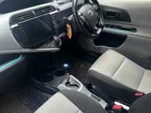 https://riyasewana.com/uploads/toyota-aqua-2013-48543012764.jpg