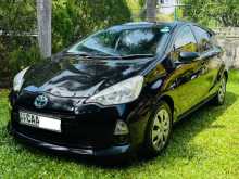 https://riyasewana.com/uploads/toyota-aqua-2014-110345712953.jpg
