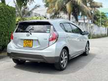 https://riyasewana.com/uploads/toyota-aqua-2014-1812483012392.jpg