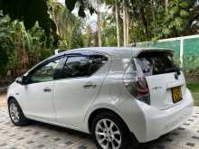 https://riyasewana.com/uploads/toyota-aqua-2014-1819532612774.jpg