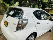 https://riyasewana.com/uploads/toyota-aqua-2014-2018315312414.jpg