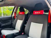 https://riyasewana.com/uploads/toyota-aqua-2014-2713390912984.jpg