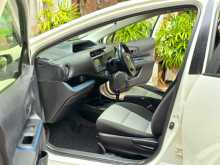https://riyasewana.com/uploads/toyota-aqua-2014-310062012554.jpg