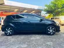 https://riyasewana.com/uploads/toyota-aqua-2014-519072912892.jpg