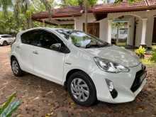 https://riyasewana.com/uploads/toyota-aqua-2015-1413013812052.jpg