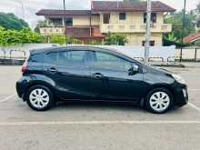 https://riyasewana.com/uploads/toyota-aqua-2015-1623302912313.jpg