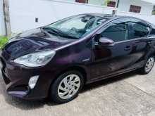 https://riyasewana.com/uploads/toyota-aqua-2015-197285812972.jpg