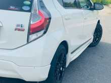 https://riyasewana.com/uploads/toyota-aqua-2015-2015-1220114813003.jpg