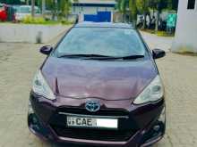 https://riyasewana.com/uploads/toyota-aqua-2015-2722261512463.jpg