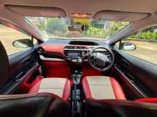 https://riyasewana.com/uploads/toyota-aqua-2015-2920514812084.jpg