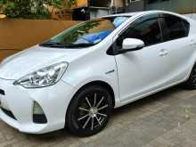 https://riyasewana.com/uploads/toyota-aqua-2015-410442613002.jpg