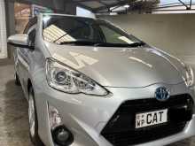 https://riyasewana.com/uploads/toyota-aqua-2015-818112912513.jpg