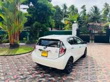 https://riyasewana.com/uploads/toyota-aqua-2016-1510020712693.jpg