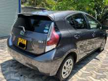 https://riyasewana.com/uploads/toyota-aqua-2016-2016-1510461112574.jpg