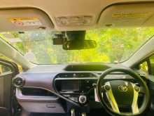 https://riyasewana.com/uploads/toyota-aqua-2017-1313273912893.jpg