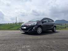 https://riyasewana.com/uploads/toyota-aqua-2017-2015-1411411012012.jpg
