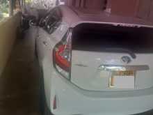 https://riyasewana.com/uploads/toyota-aqua-2018-2018-613041612884.jpg