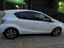https://riyasewana.com/uploads/toyota-aqua-2410392224952.jpg
