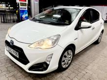 https://riyasewana.com/uploads/toyota-aqua-242134256076.jpg