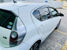 https://riyasewana.com/uploads/toyota-aqua-2521015824141.jpg