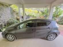 https://riyasewana.com/uploads/toyota-aqua-2813233793.jpg
