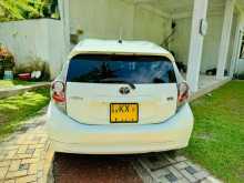 https://riyasewana.com/uploads/toyota-aqua-28303234083.jpg