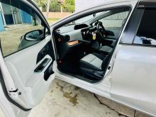 https://riyasewana.com/uploads/toyota-aqua-29032624985.jpg