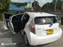 https://riyasewana.com/uploads/toyota-aqua-302301014783.jpg