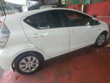 https://riyasewana.com/uploads/toyota-aqua-3093908493.jpg