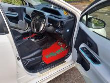 https://riyasewana.com/uploads/toyota-aqua-411454617085.jpg