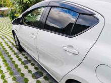 https://riyasewana.com/uploads/toyota-aqua-518312224052.jpg