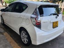 https://riyasewana.com/uploads/toyota-aqua-61729116364.jpg